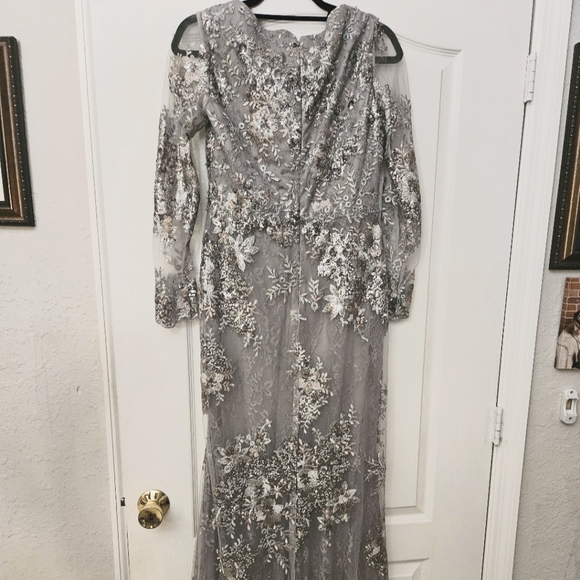MAC DUGGAL PLATNIMUM EMBELLISHED V NECK ILLUSION LONG SLEEVE GOWN 8 NWOT - Picture 5 of 11